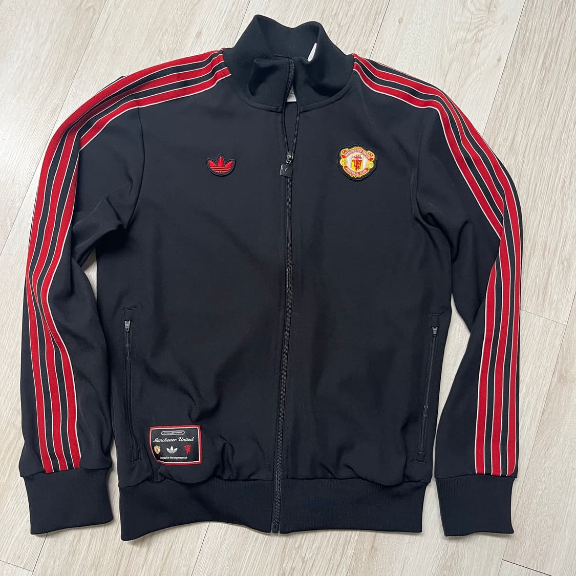 아디다스 맨유 트랙탑 블랙/레드 삼선 m 상품이미지1