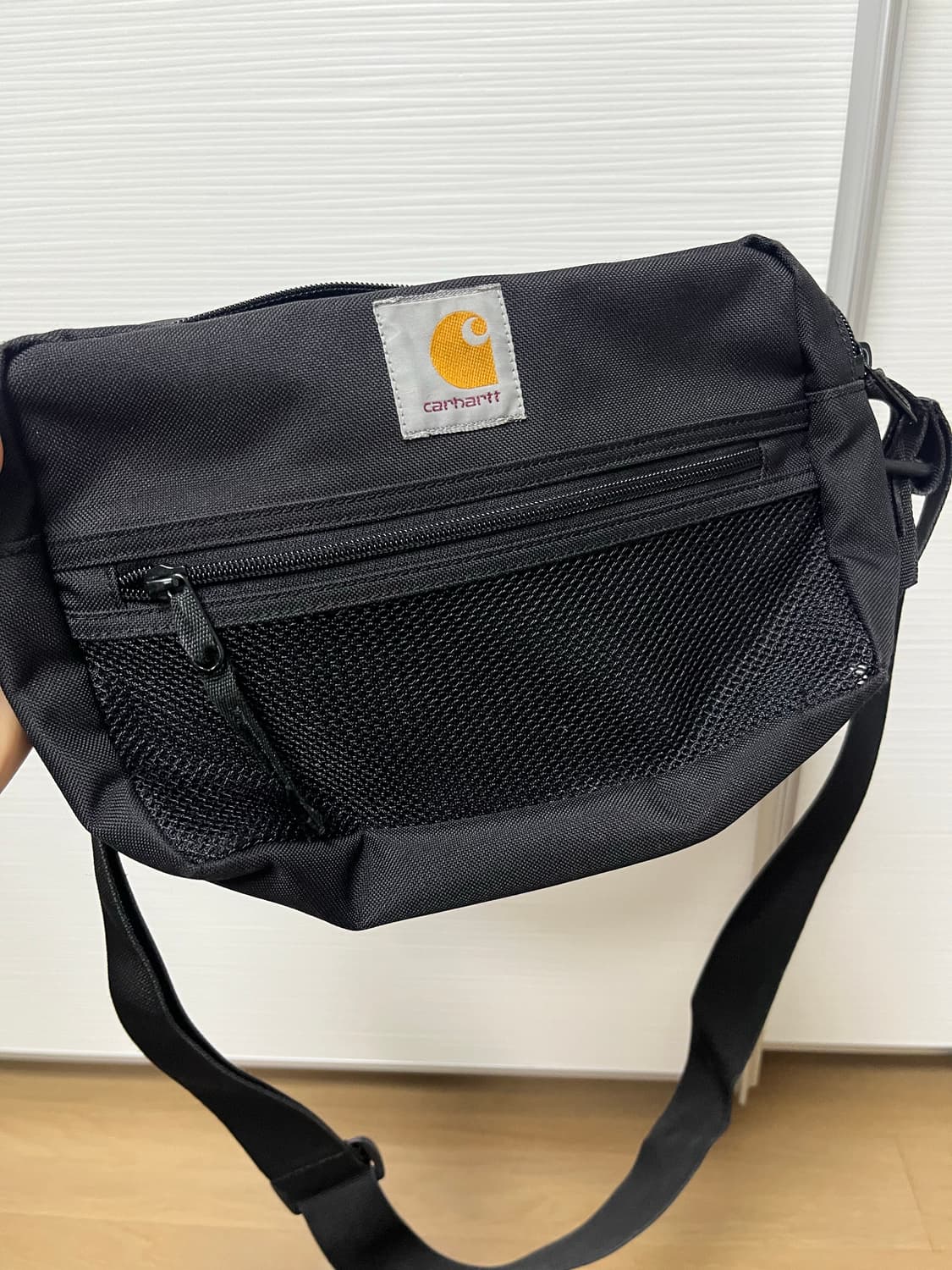 칼하트 블랙 크로스백 상품이미지1
