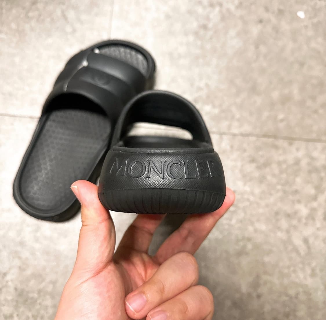 (정품/새상품) MONCLER 몽클레어 여성 블랙 릴로 슬라이드 샌들 상품이미지4