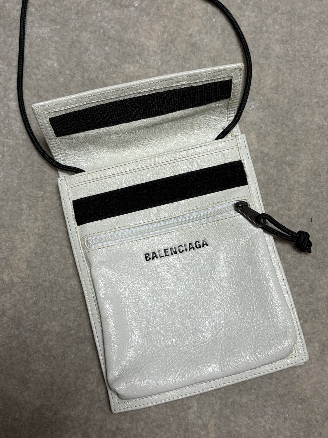 발렌시아가 익스플로러 파우치 가방 새상품 상품이미지3