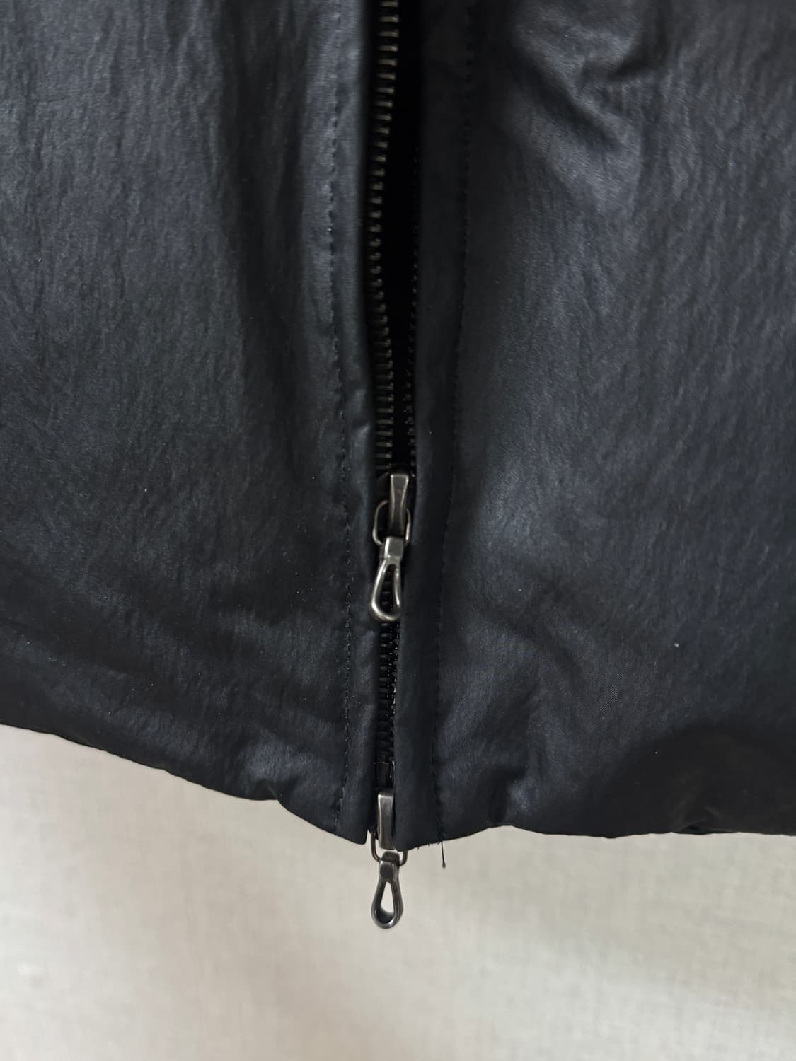 카즈유키 쿠마가이 어태치먼트 절개 패딩 상품이미지3