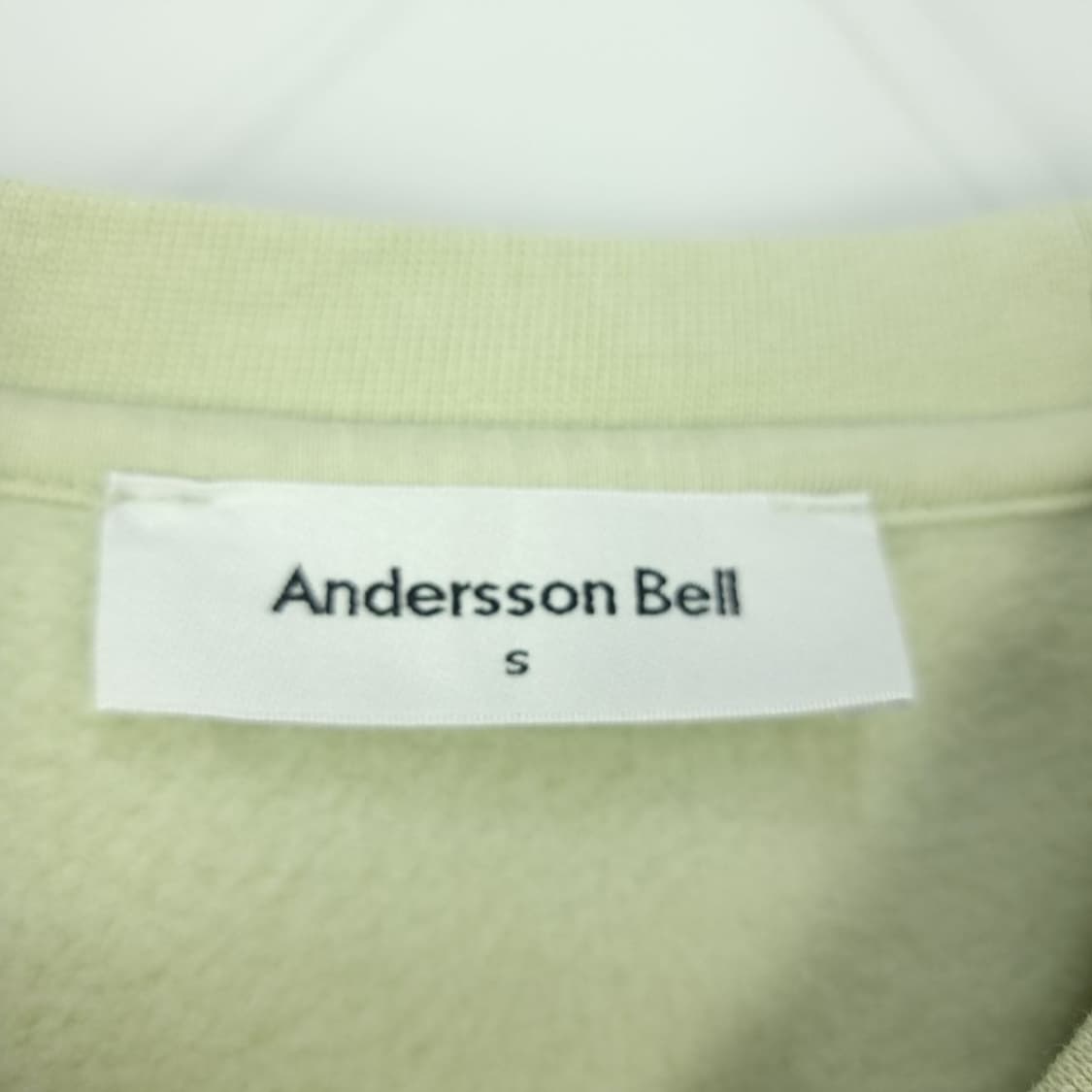 [앤더슨벨] 오버핏 크롭 언발란스 슬리브 맨투맨 M18842 상품이미지7