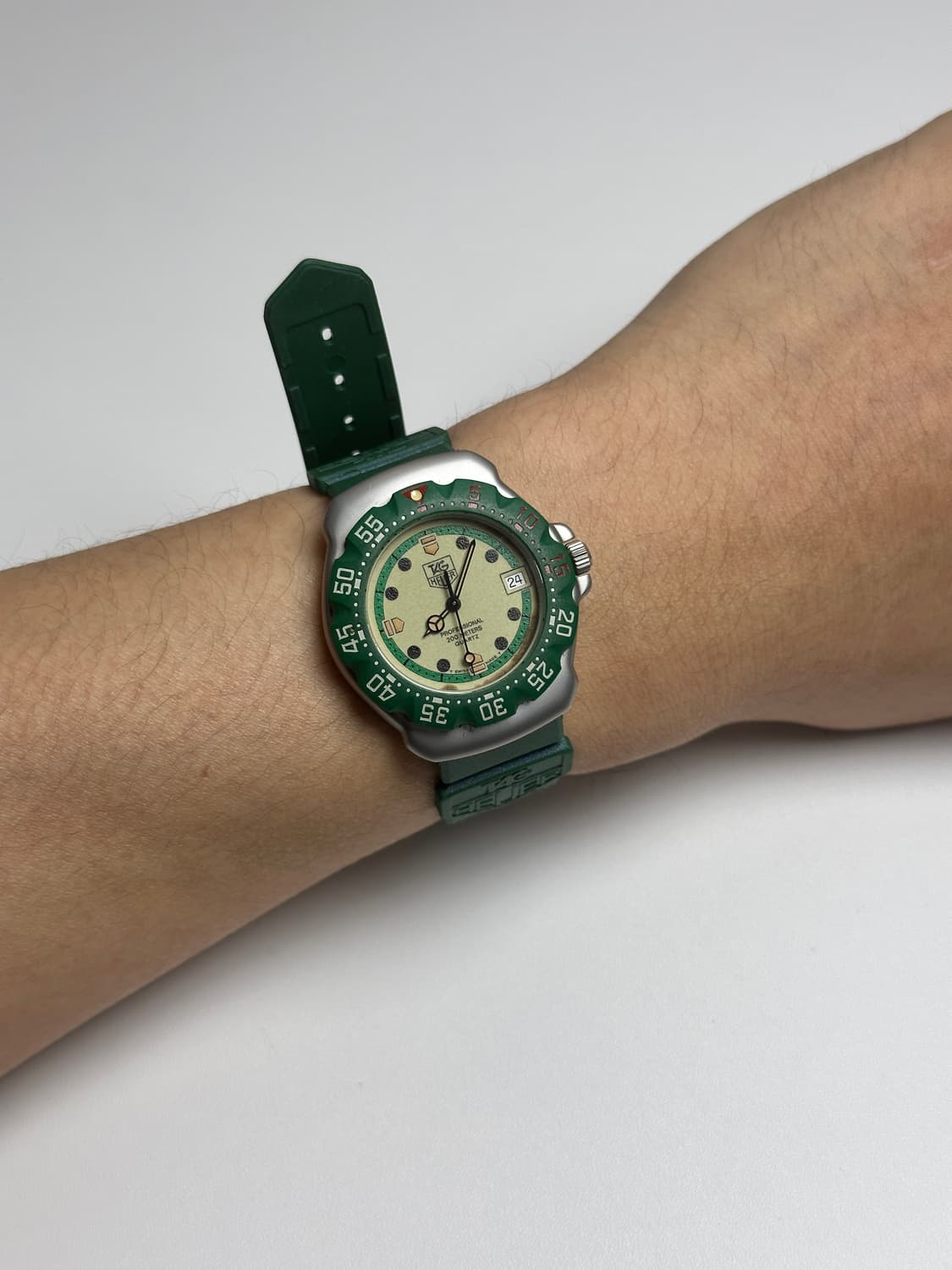 태그호이어 포뮬러1 kith 콜라보 원판 상품이미지10