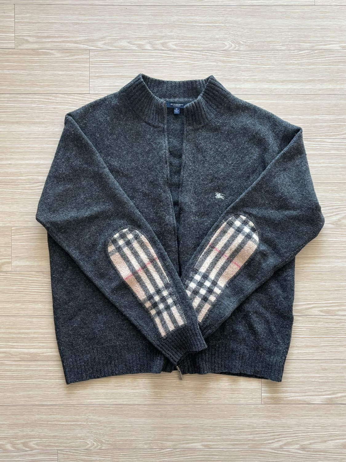 버버리 니트집업 상품이미지1