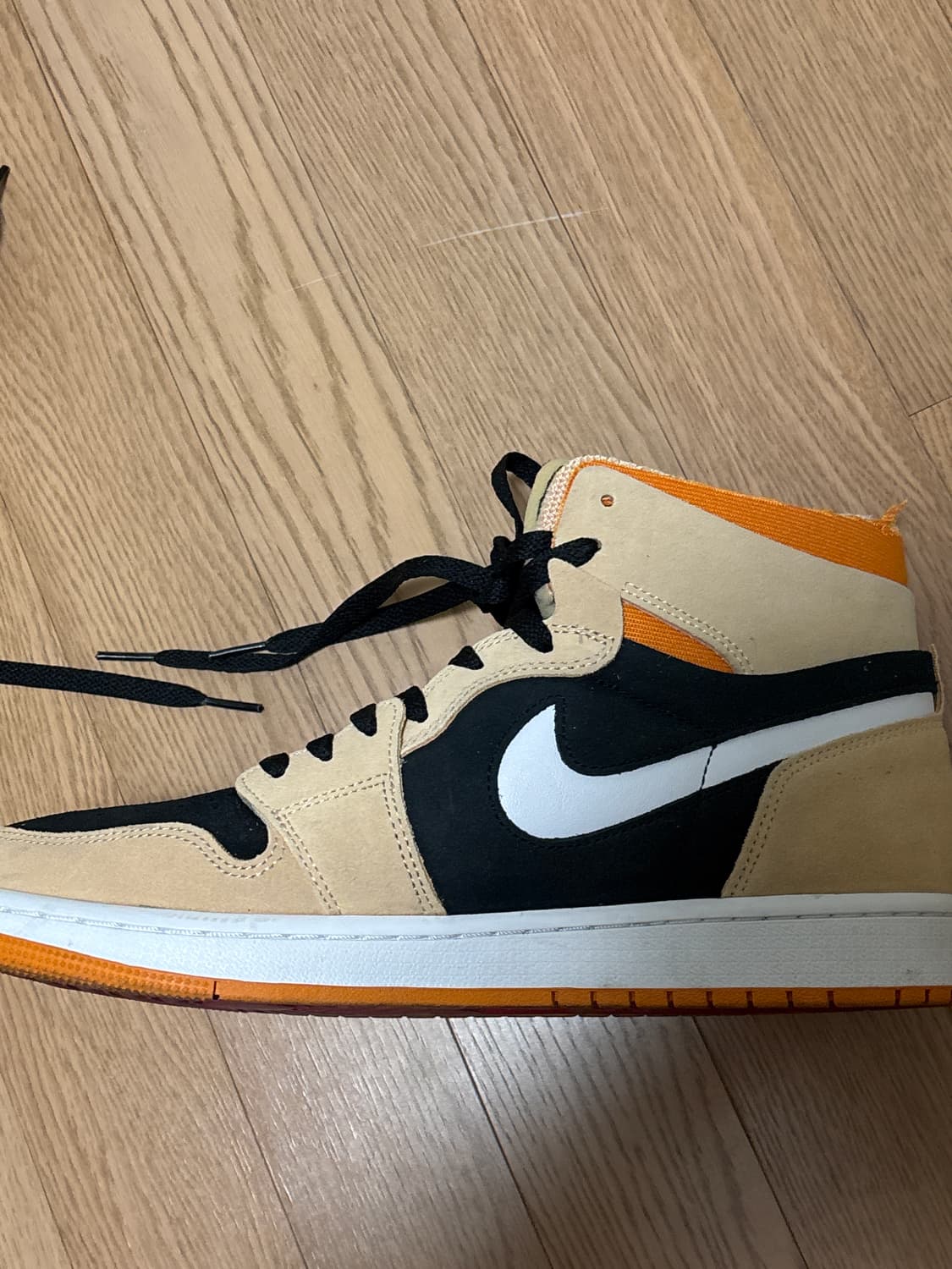 나이키 에어 조던 1 줌 CMFT 하이 베이지/블랙 판매 상품이미지3