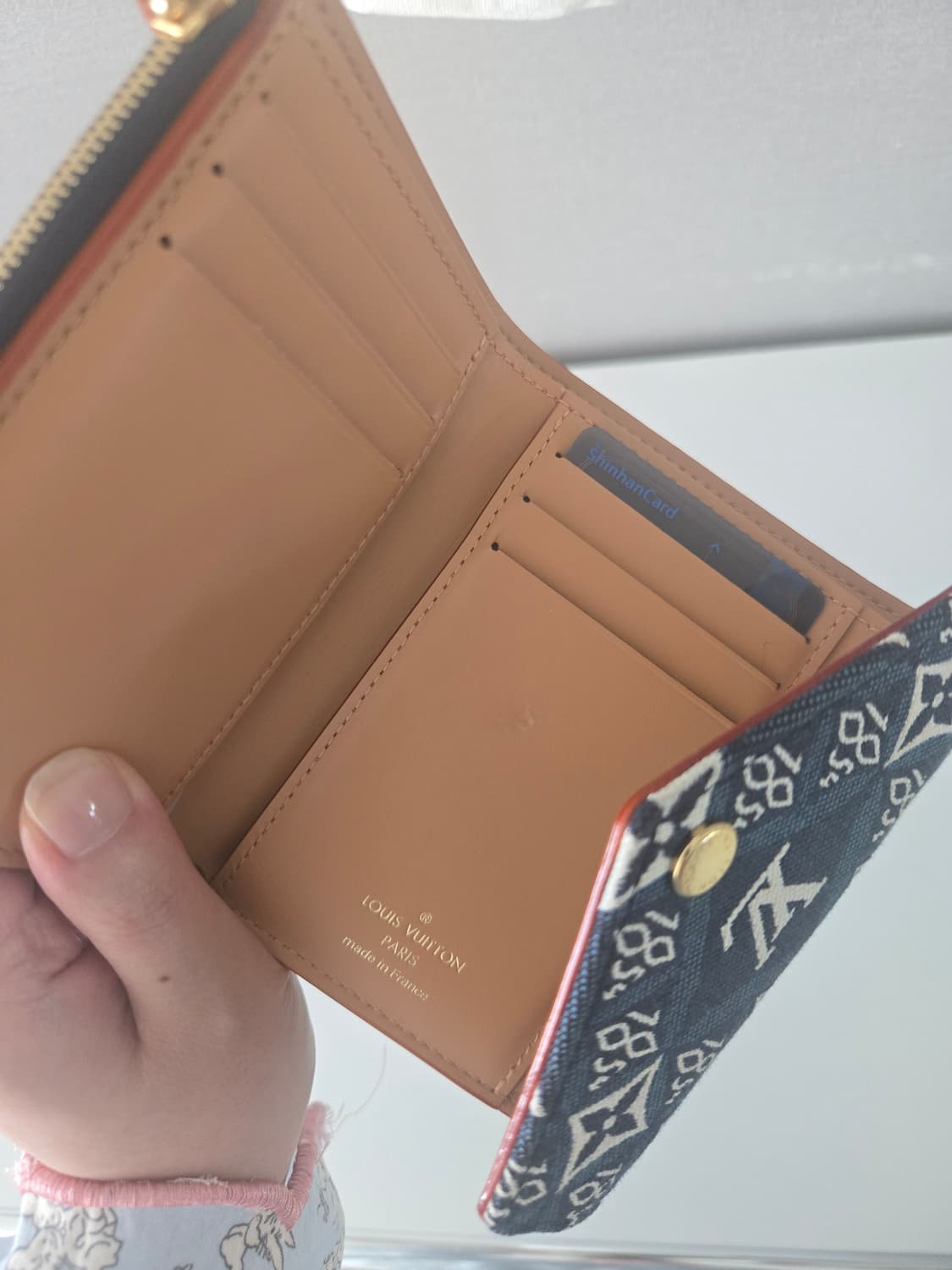 루이비통 M80211 블루 SINCE 1854 자카드 빅토린 반지갑
상품 상품이미지3