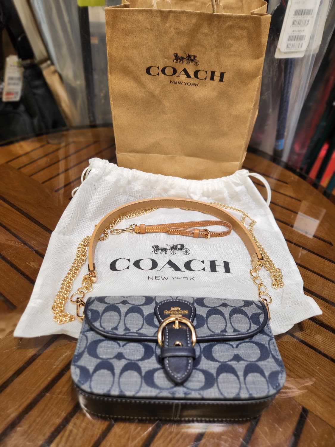 코치 클레오 숄더백 17 시그니처 샴브레이 상품이미지1