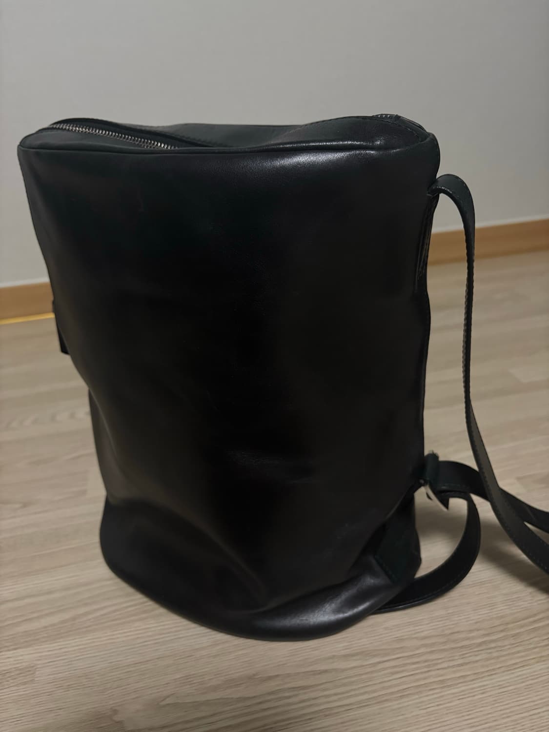 토니웩 오일풀업 레더유틸리티 버킷백 상품이미지3