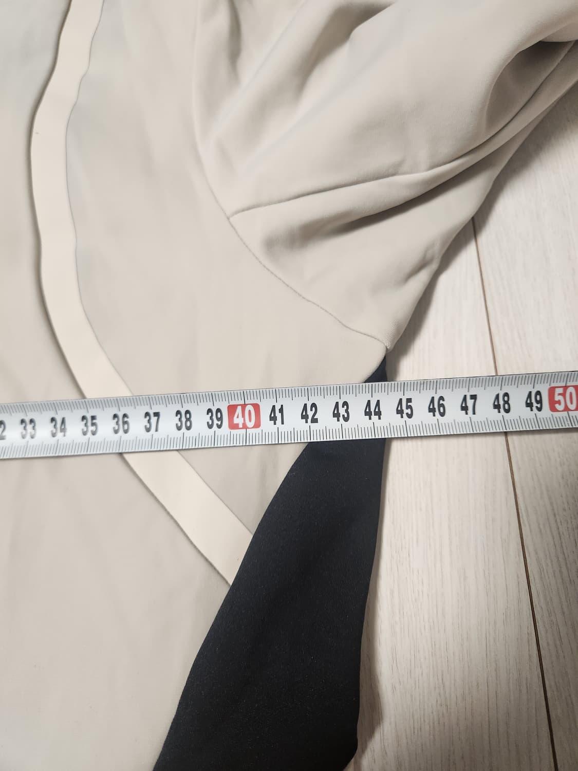 네파 여성 윈드러너 바람막이 자켓 사이즈95 m

오른쪽 소매 뒤에 오염 상품이미지2