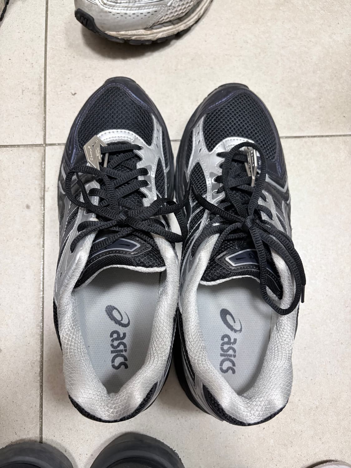 아식스 언더마이카 블랙 실버 280 상품이미지3