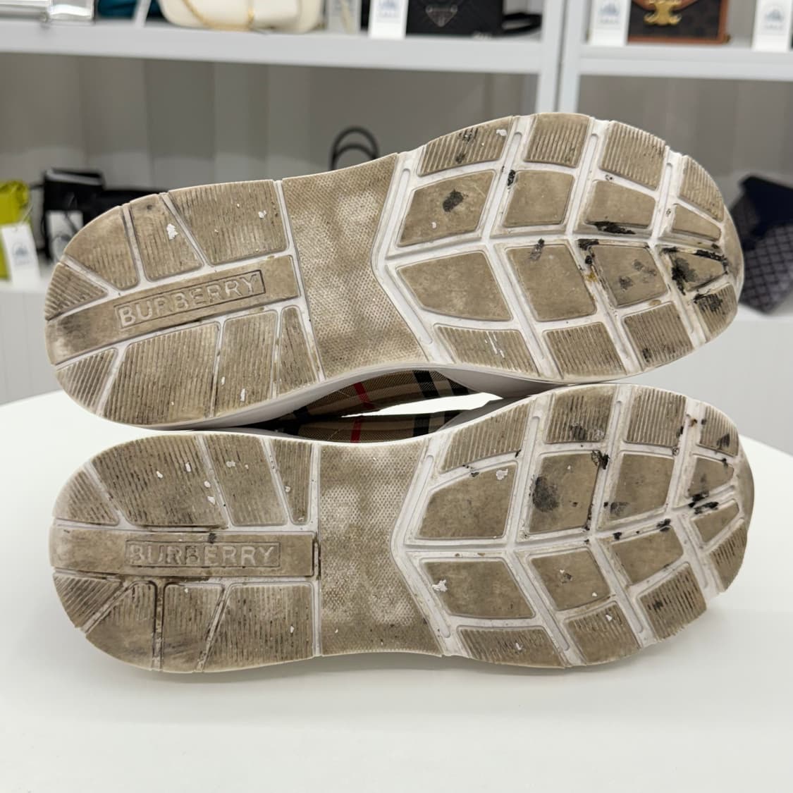 [42] 버버리 체크 레지스 스니커즈 상품이미지8