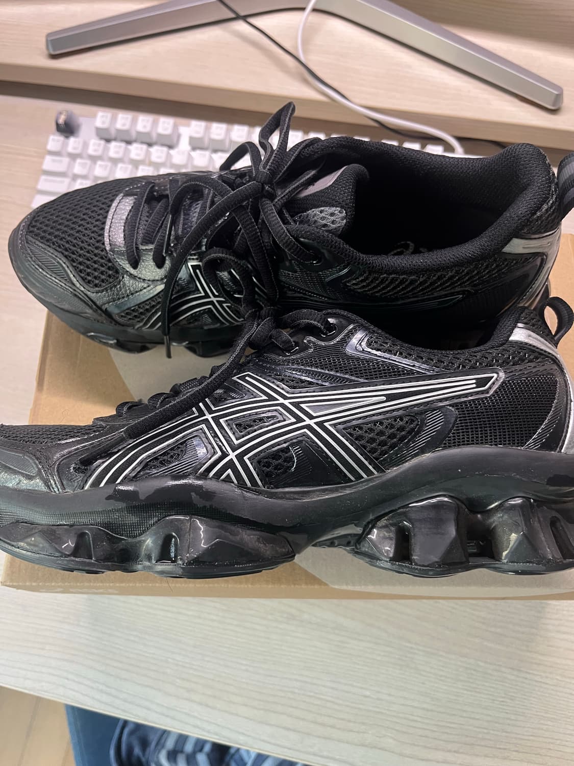 270) 아식스 젤 퀀텀 키네틱 그래파이트 그레이 블랙  상품이미지1