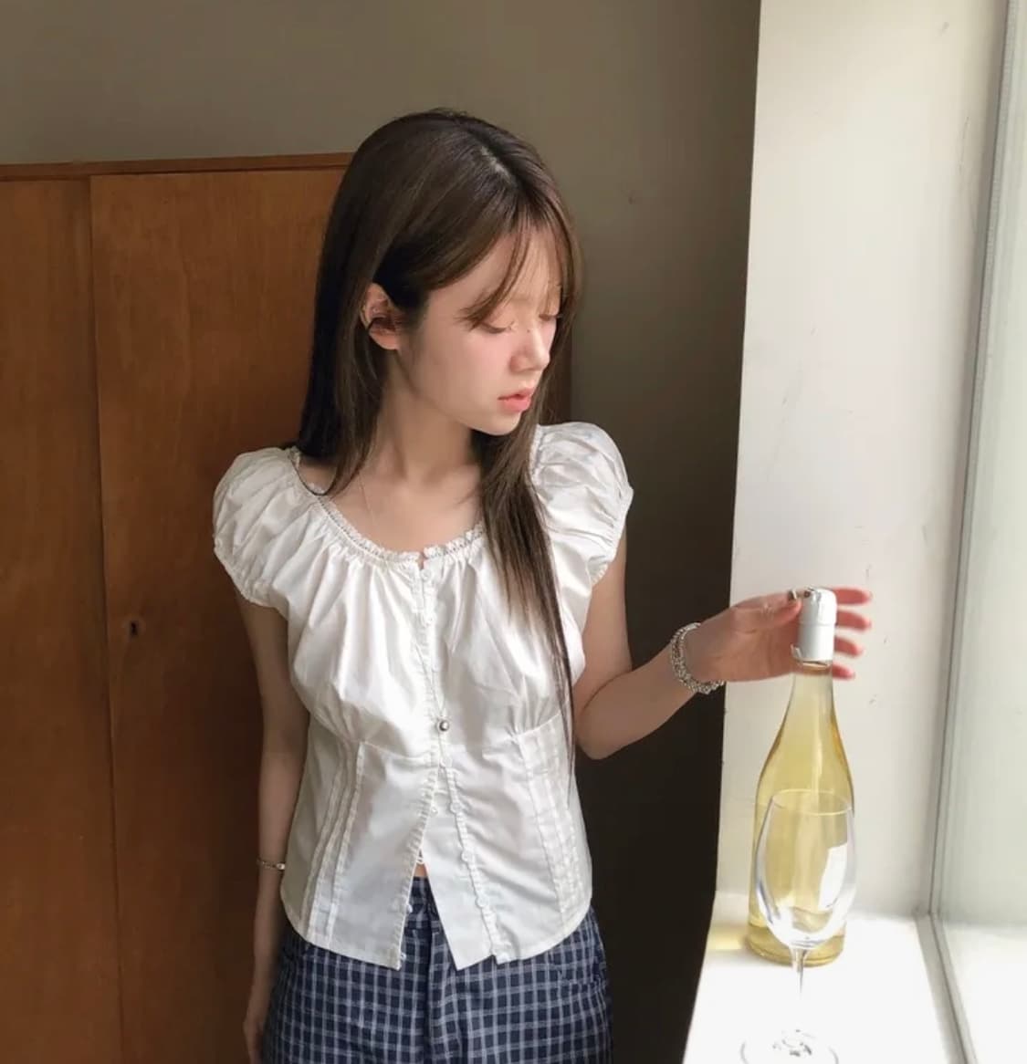 서울베이스드 퍼프 셔링 블라우스 화이트  상품이미지2