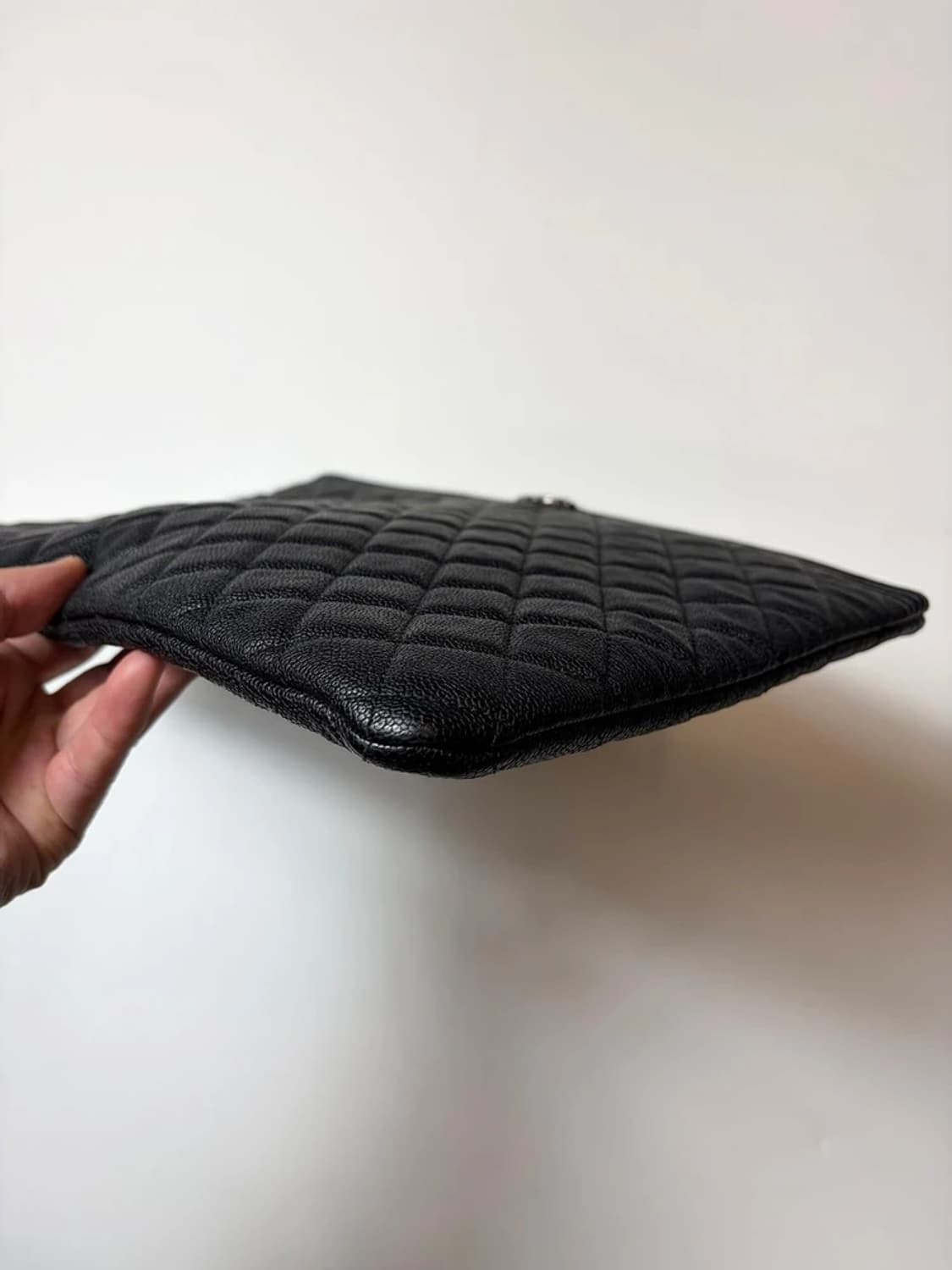 샤넬 CHANEL 캐비어 보이 클러치백 Q1496 상품이미지3