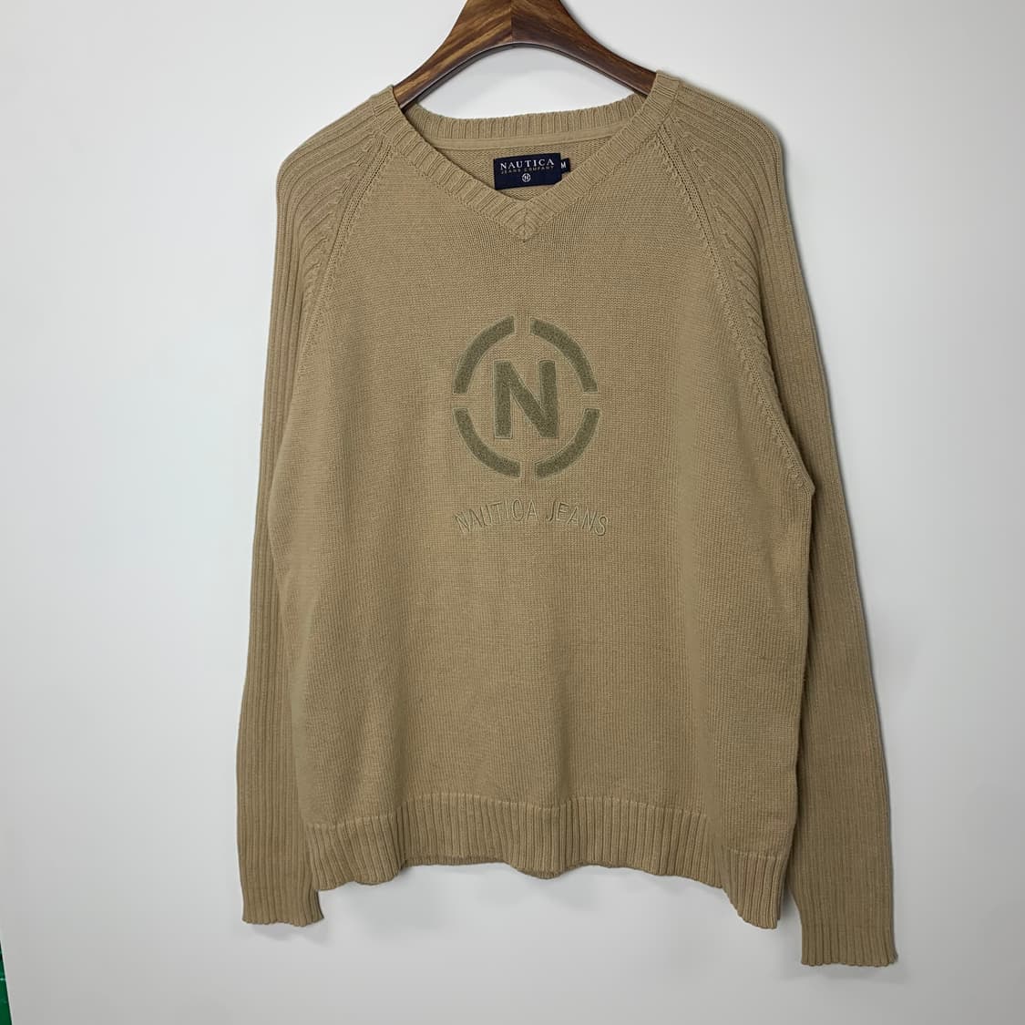 노티카 자수로고 베이지 니트 상품이미지2