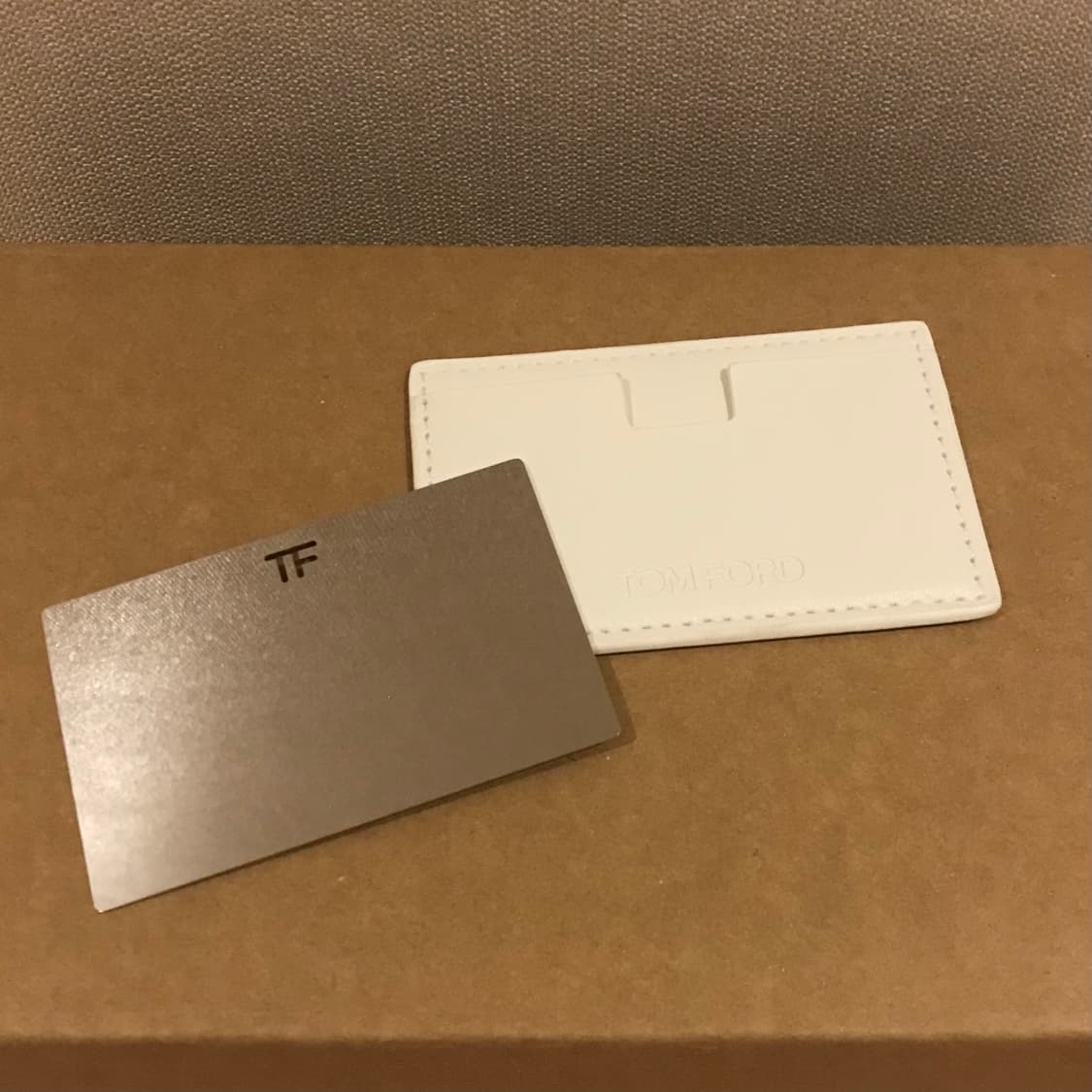 톰포드 거울 카드지갑 상품이미지2