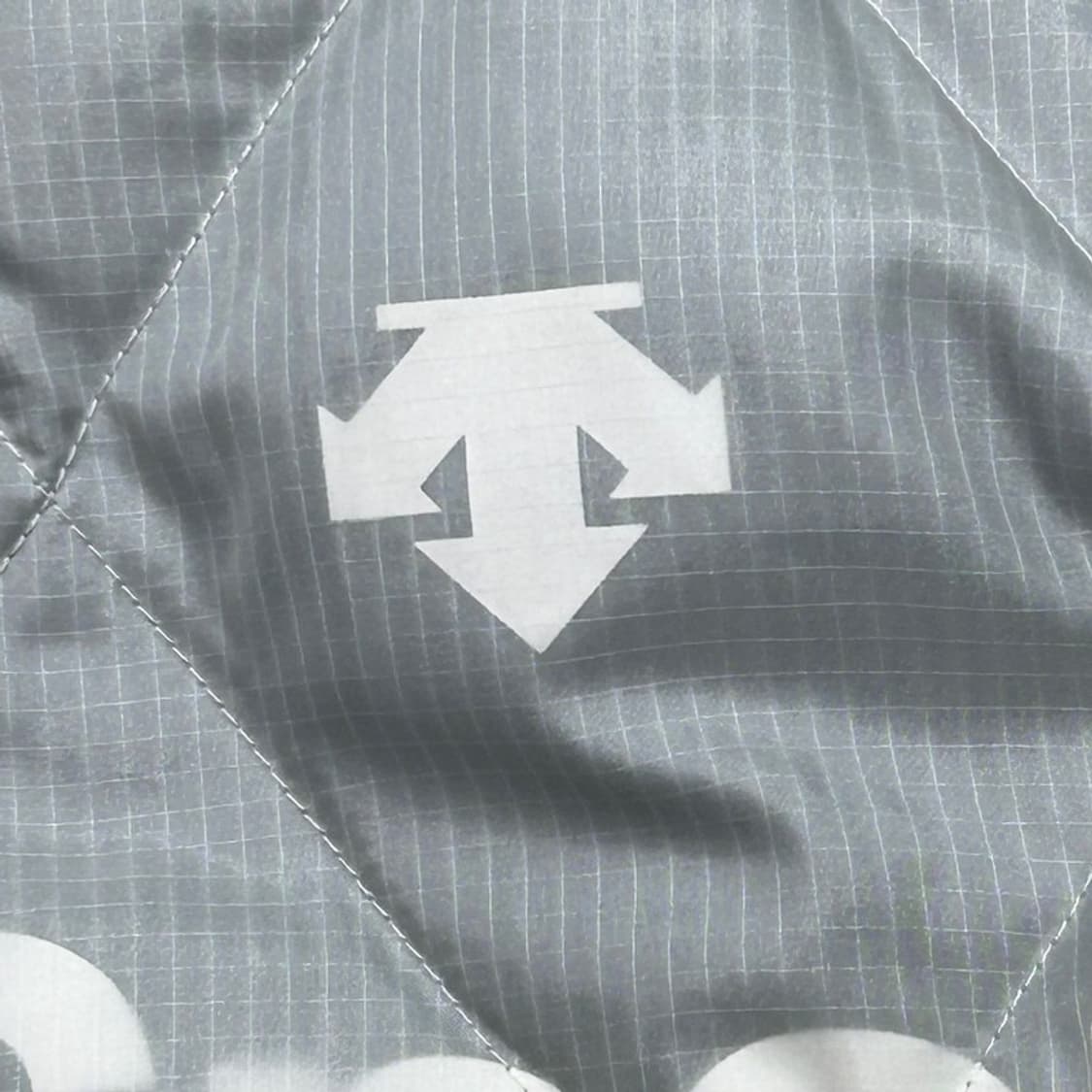 데상트 경량 퀄팅 덕다운 패딩 자켓 N0999 M 상품이미지2