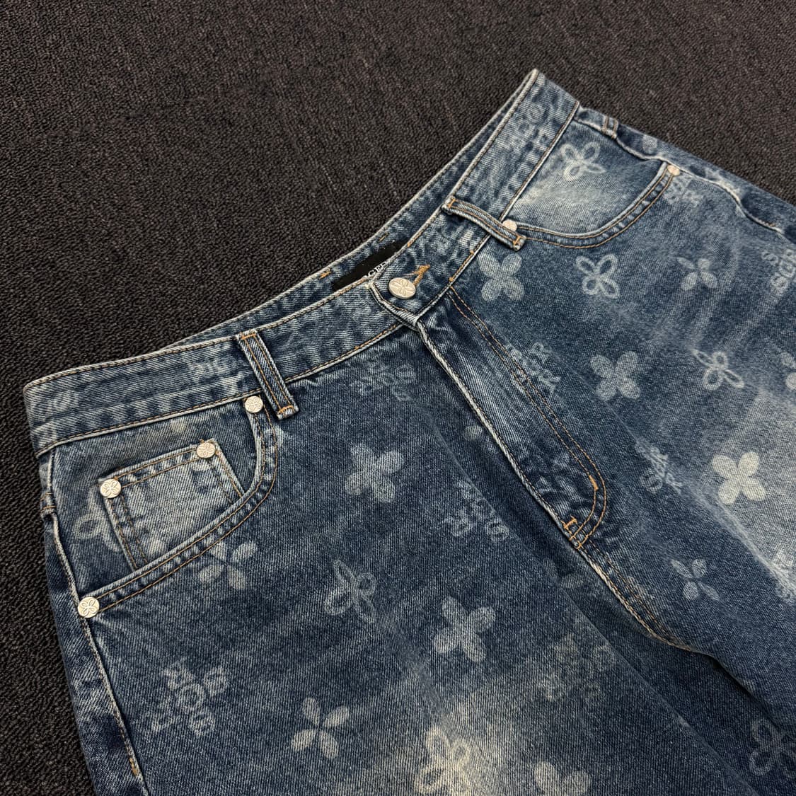 써저리 모노그램 데미지 데님 팬츠 상품이미지4