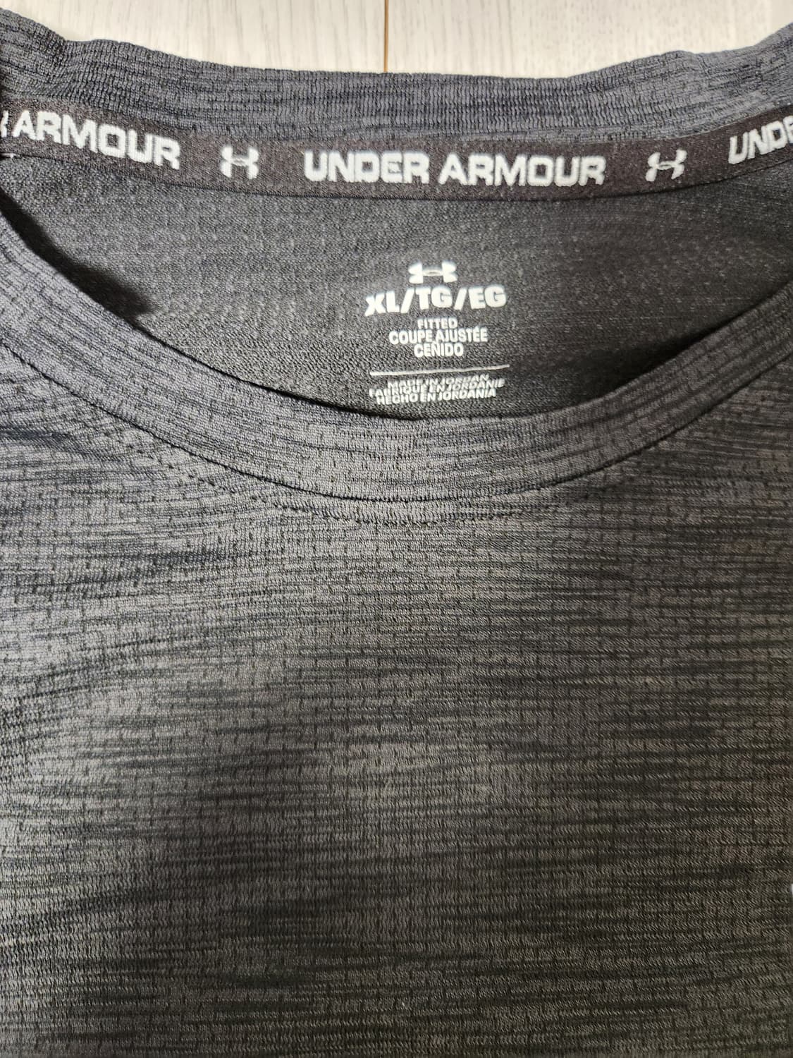 언더아머 기능성 반팔 티셔츠 블랙xl

오염 하자 없이 깨끗해요^^

세 상품이미지2