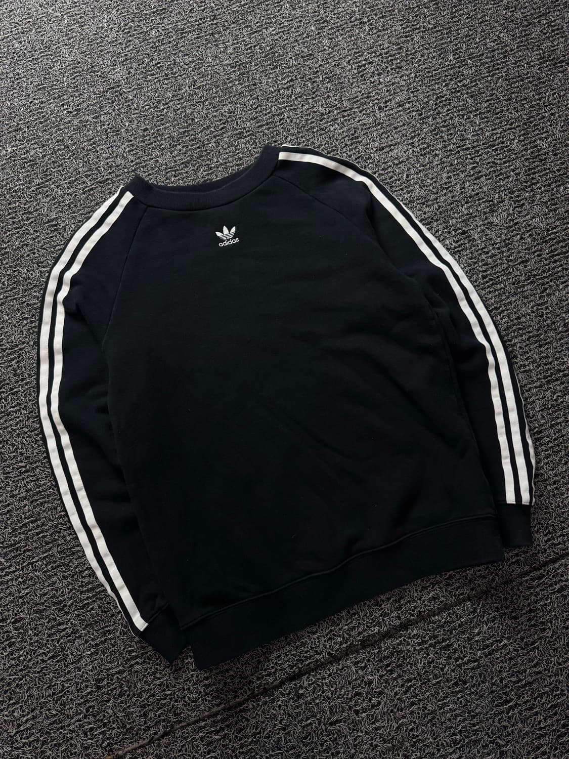 아디다스 트레포일 센터로고 블랙 스웻 셔츠 1368 상품이미지1