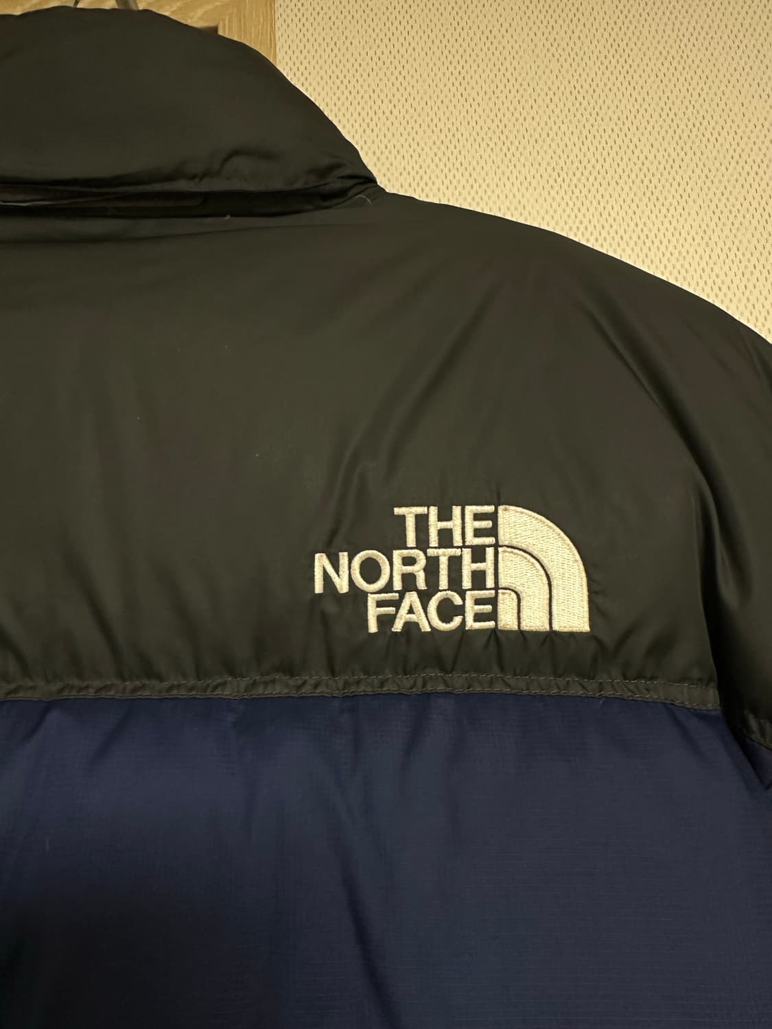 [해외발매] 노스페이스 눕시 700 무광 네이비 패딩 상품이미지4