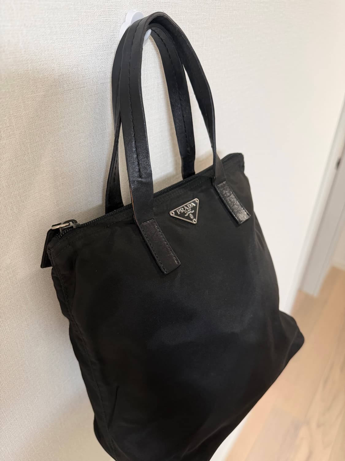 정품 프라다 포코노 나일론 토트백 블랙 상품이미지3