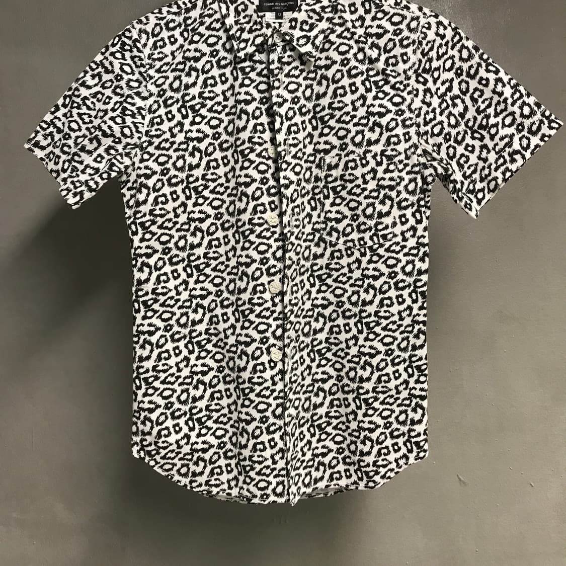 꼼데가르송 옴므 플러스 레오파드 반팔 셔츠 XS 상품이미지3