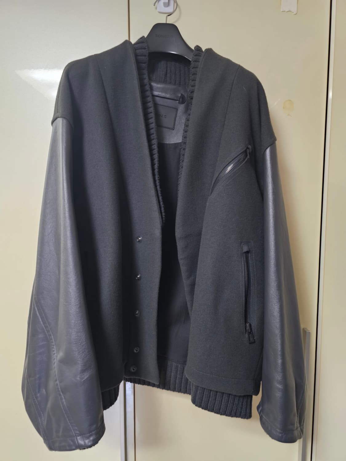 송지오옴므 23fw 바시티자켓 상품이미지1