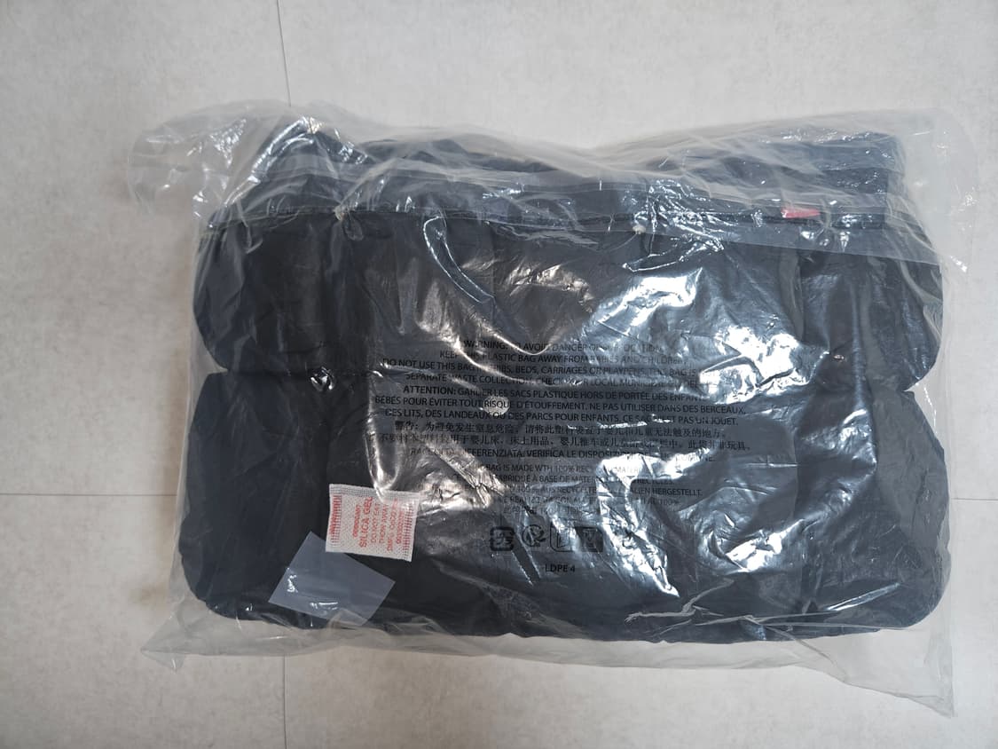 슈프림 마리떼 프랑소와 저버 포카츄 퍼퍼 토트백 블랙  상품이미지5