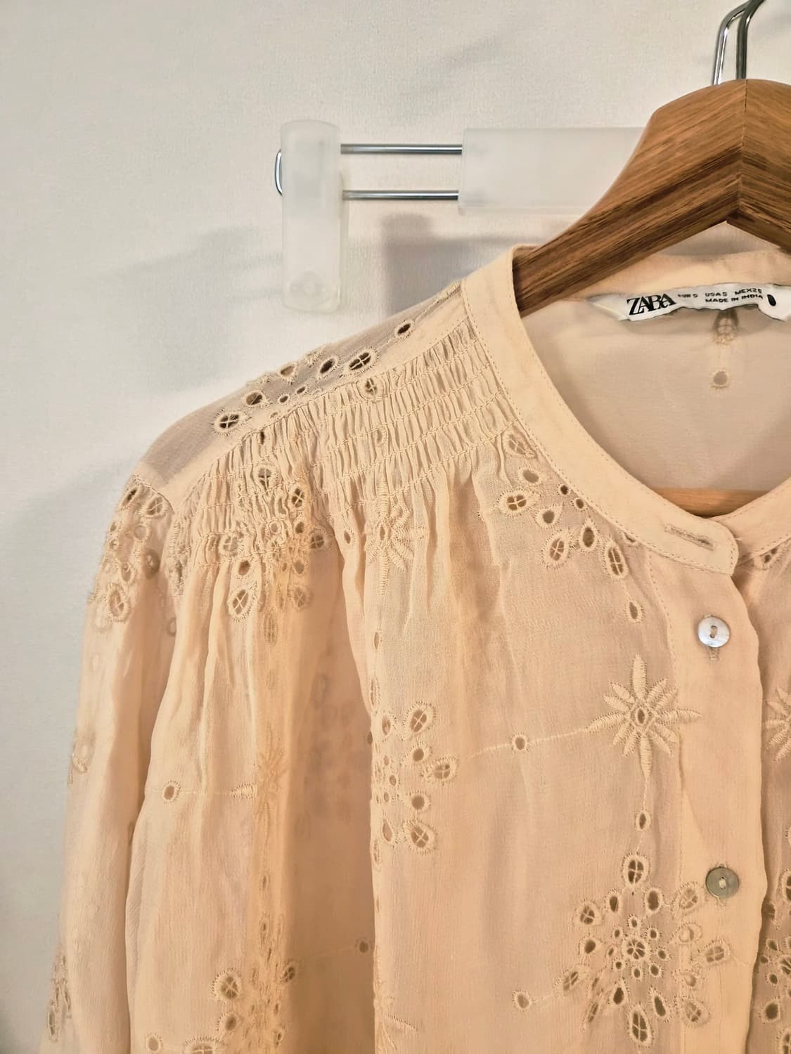 ZARA 여성용 자수 펀칭 블라우스 (연한 베이지/아이보리) 상품이미지2
