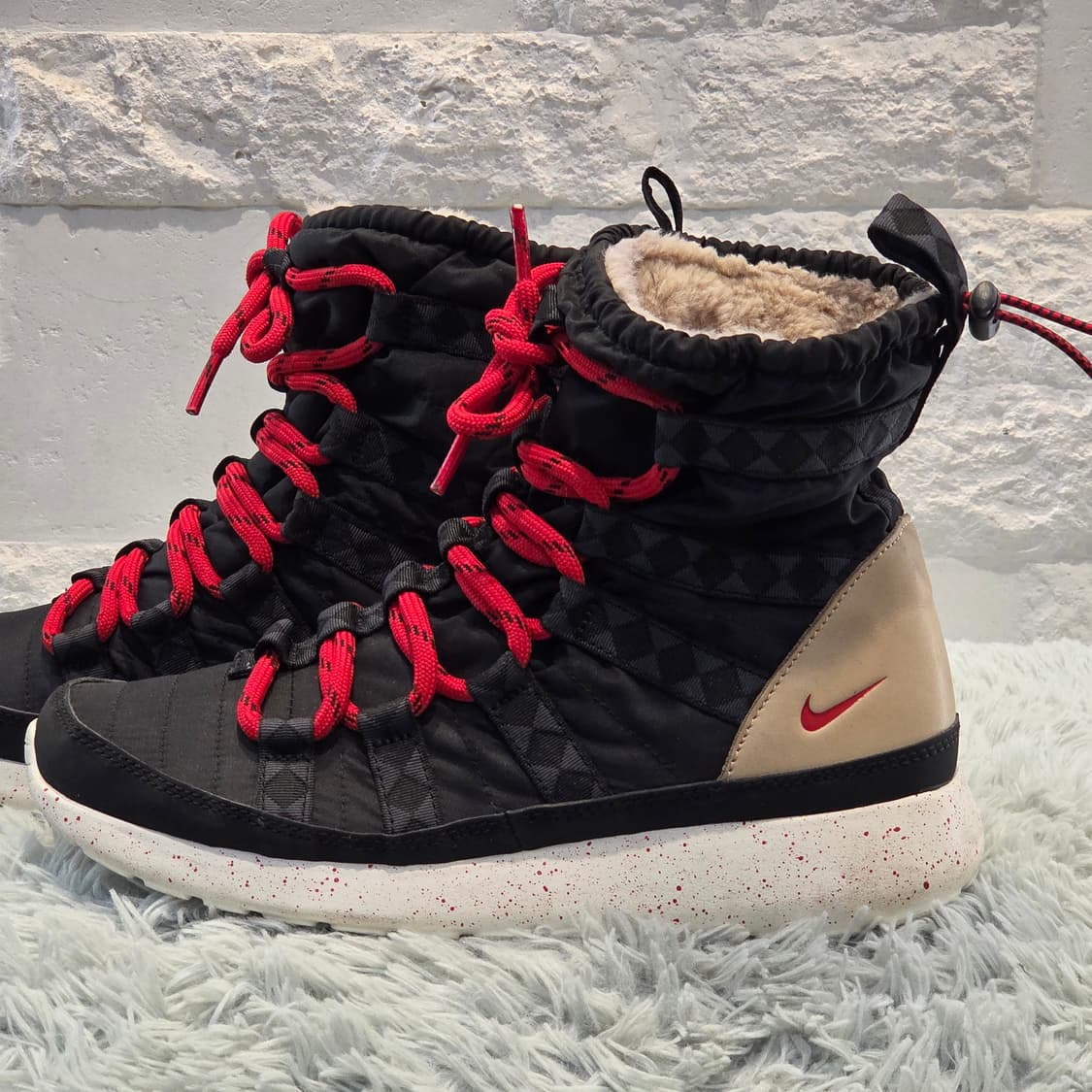 3w-2:나이키 스니커부츠 패딩 윈터부츠 블랙/레드 (240mm) 상품이미지2