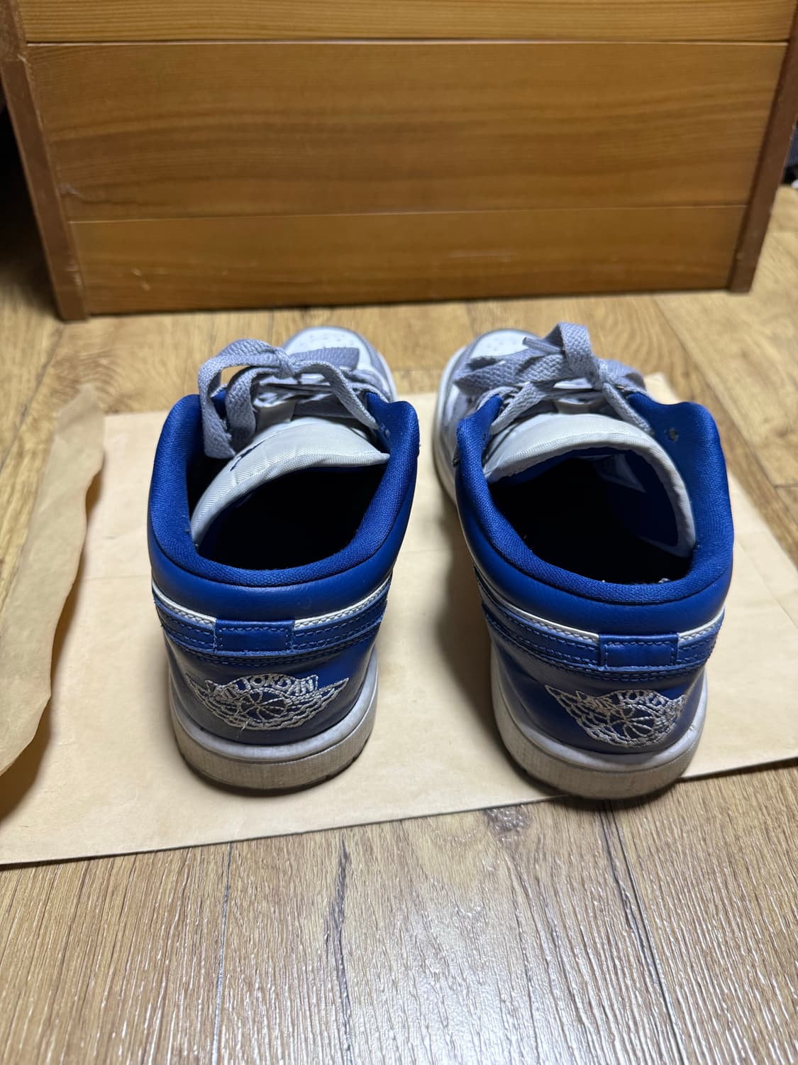 조던 1 로우 화이트 그레이 블루 UK4 235 상품이미지3