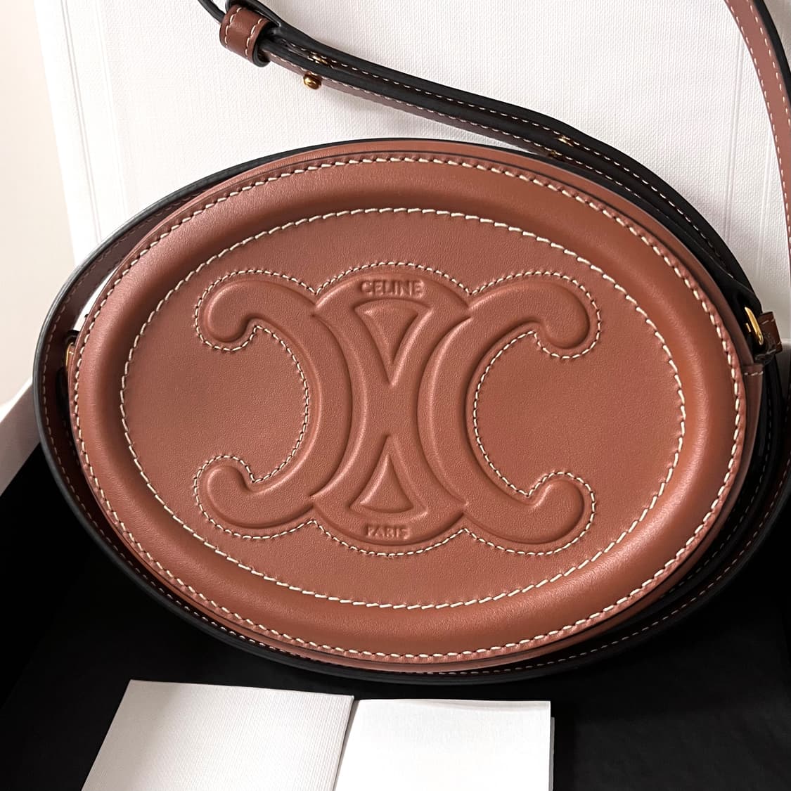 셀린느 오벌 펄스 미니 크로스백 가방 상품이미지2