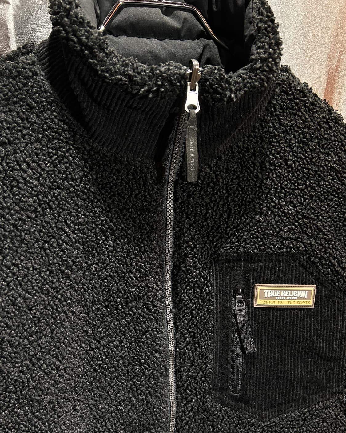 M 트루릴리전 패치로고 리버시블 블랙 플리스 패딩 상품이미지8