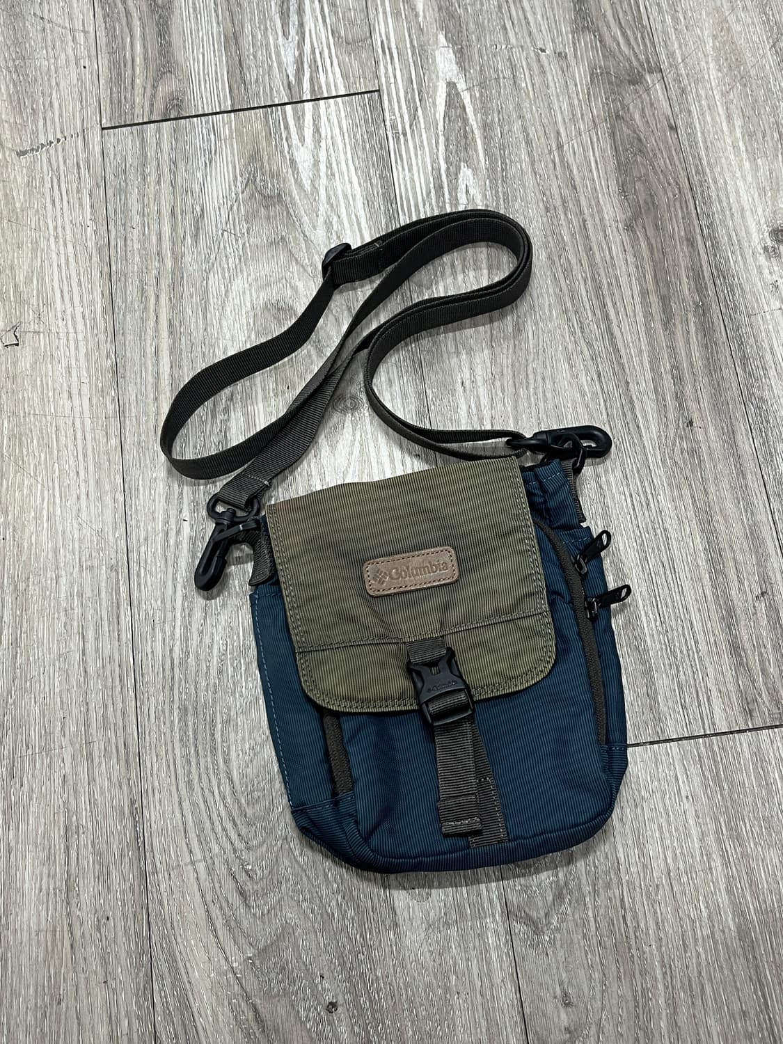 Columbia 컬럼비아 배색 크로스백 슬링백 상품이미지1