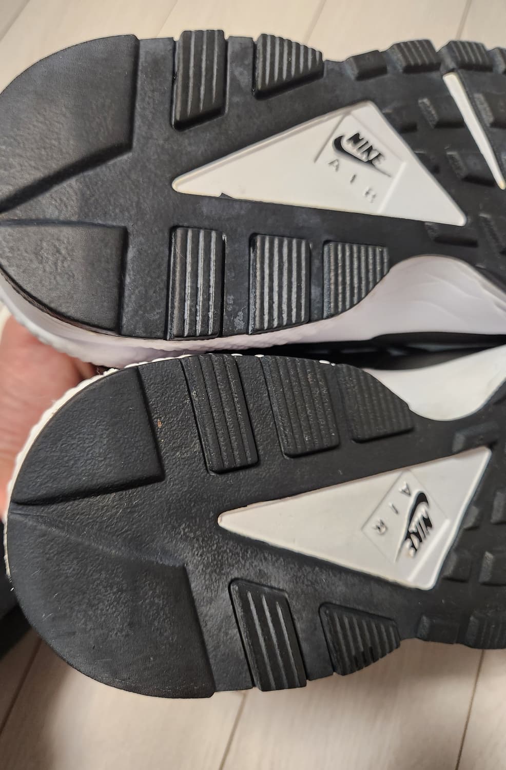 나이키 운동화 허라치 런 634835-006 사이즈280(270-275추 상품이미지7
