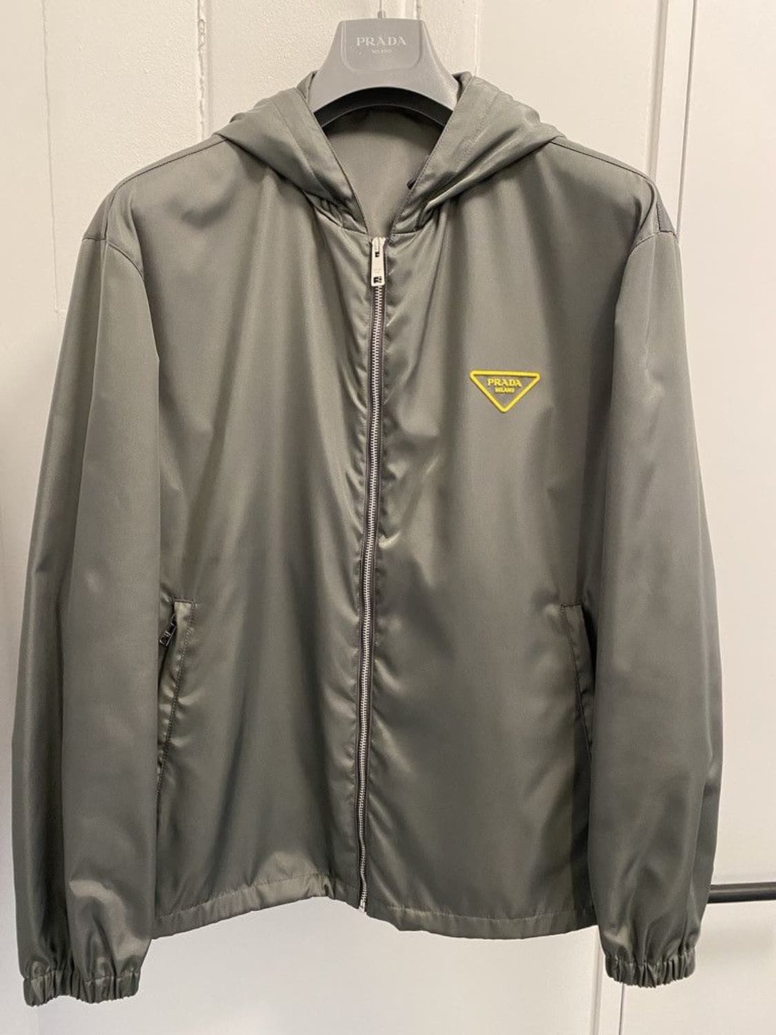 프라다 나일론 바람막이 xxl 상품이미지1