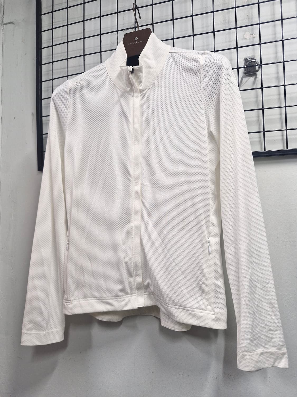 95-100L/66-77 데상트 화이트 기능성 자켓. 상품이미지3