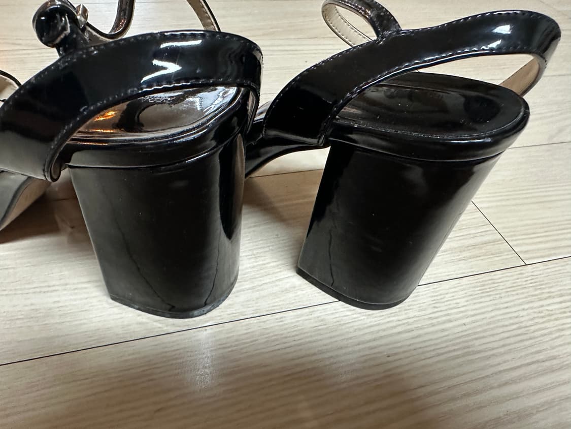 자라 블랙 에나멜 통굽 스트랩 샌들 245 상품이미지5