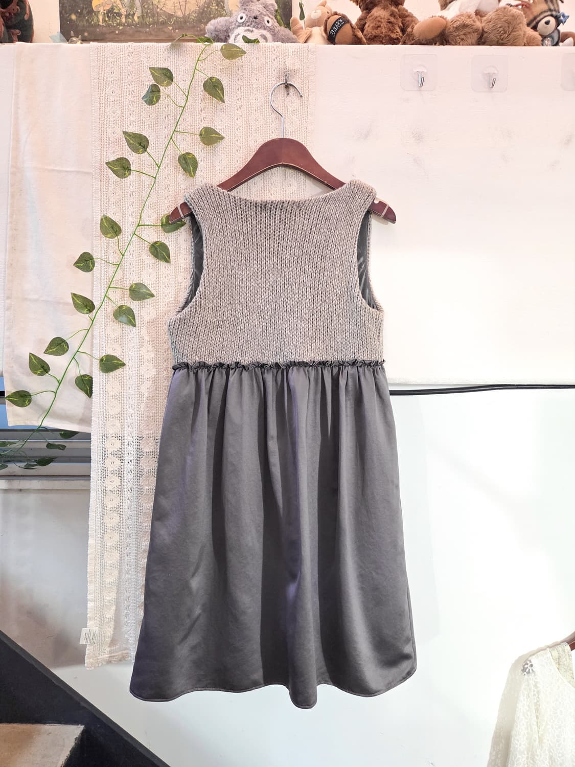 earth music 니트 디테일 민소매 원피스 상품이미지4