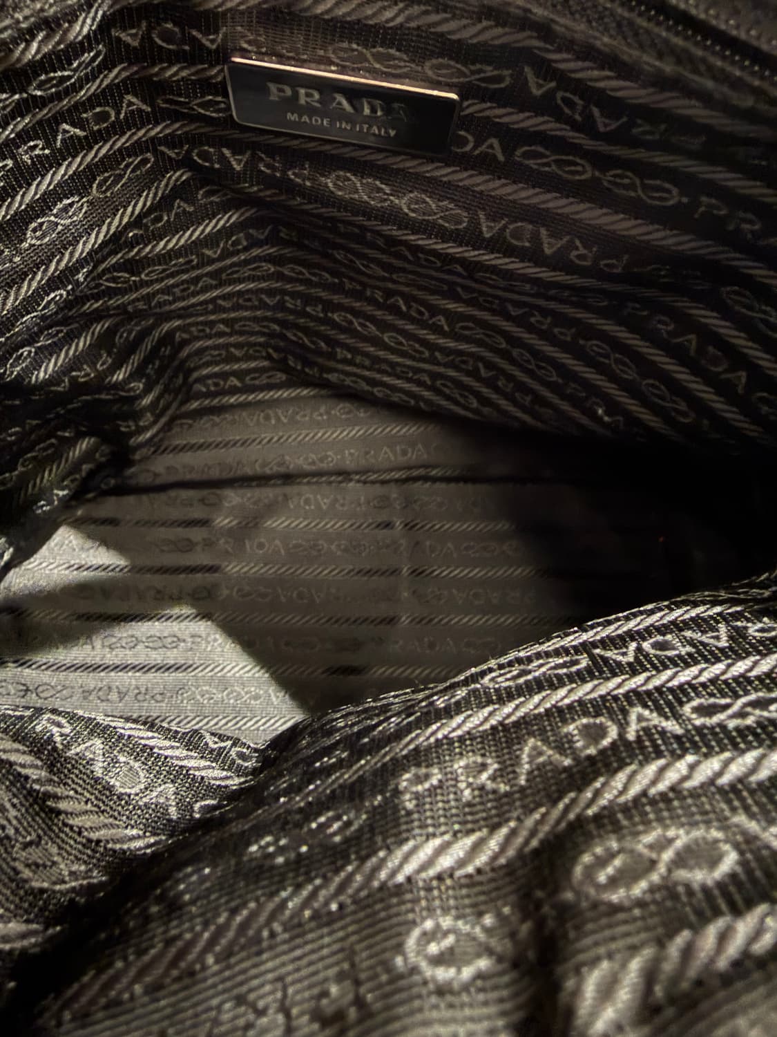 정품 프라다 포코노 나일론 토트백 블랙 상품이미지6