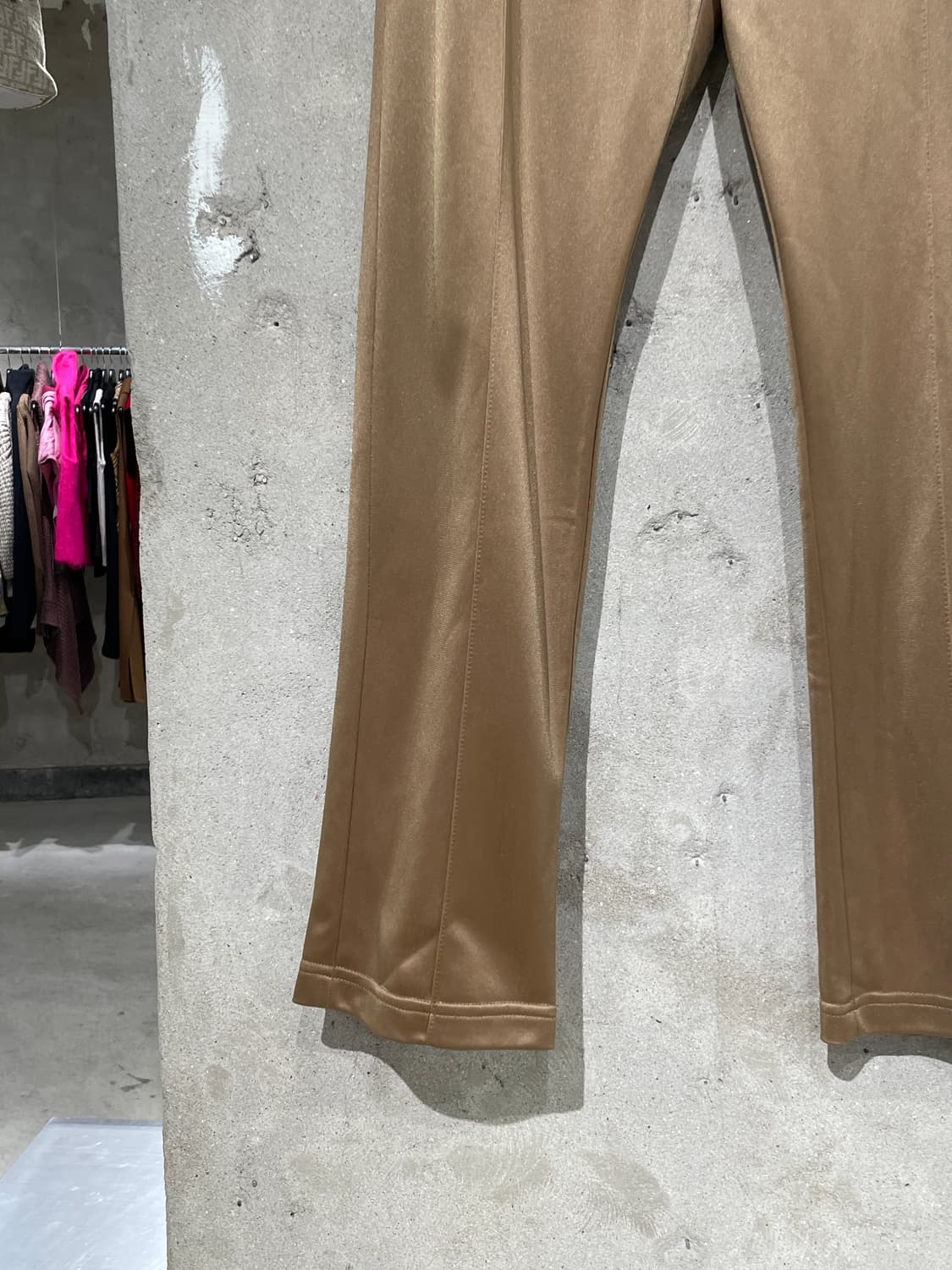 커먼 스웨덴 골드 아크로님 로고 사틴 트랙 팬츠 상품이미지4