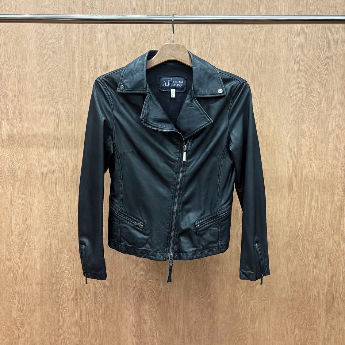 아르마니 진스 레더 자켓 투웨이 클로징 소매 지퍼 디테일 슬림핏 블랙 상품이미지2