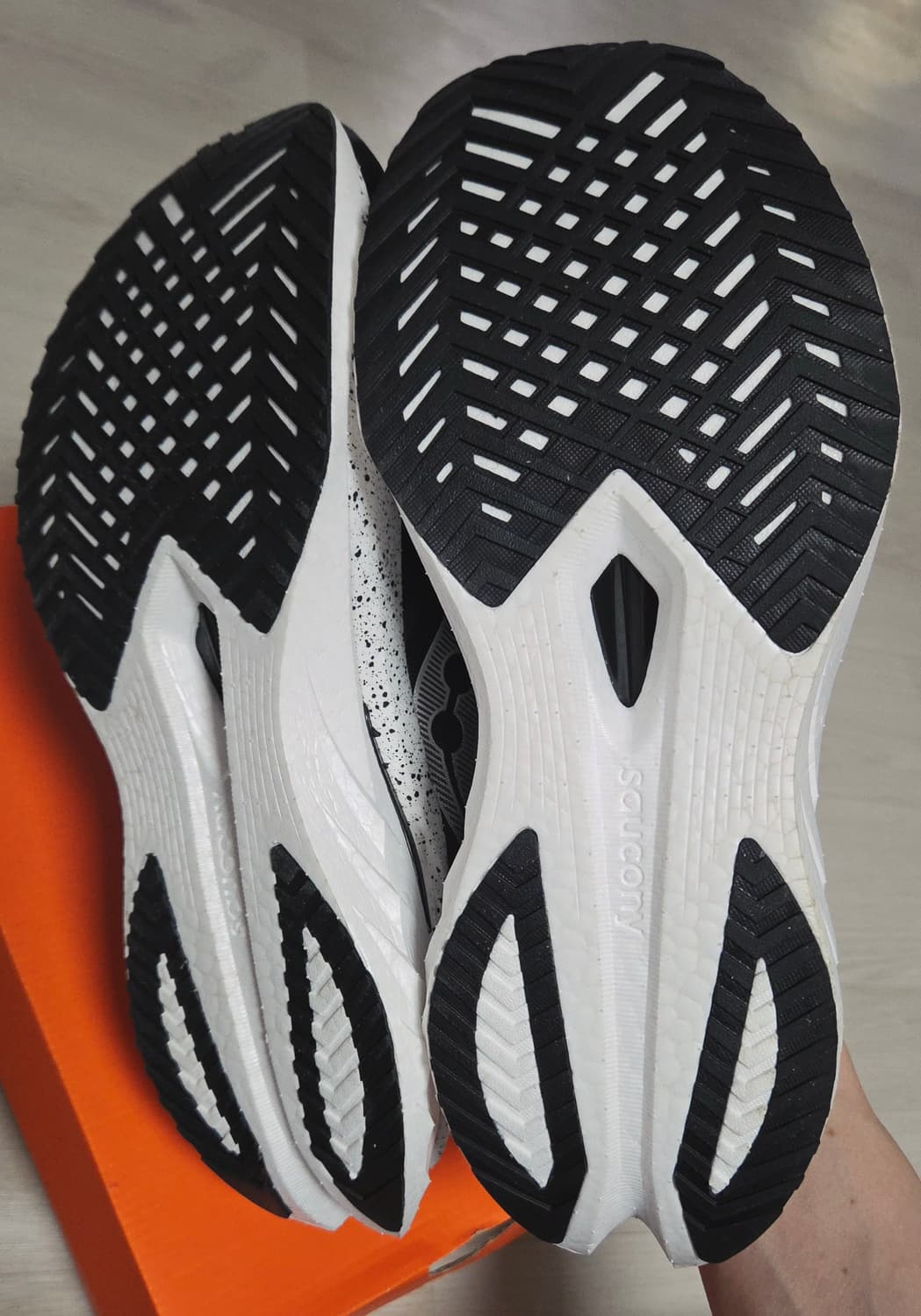 써코니 엔돌핀 스피드 4 블랙 상품이미지7