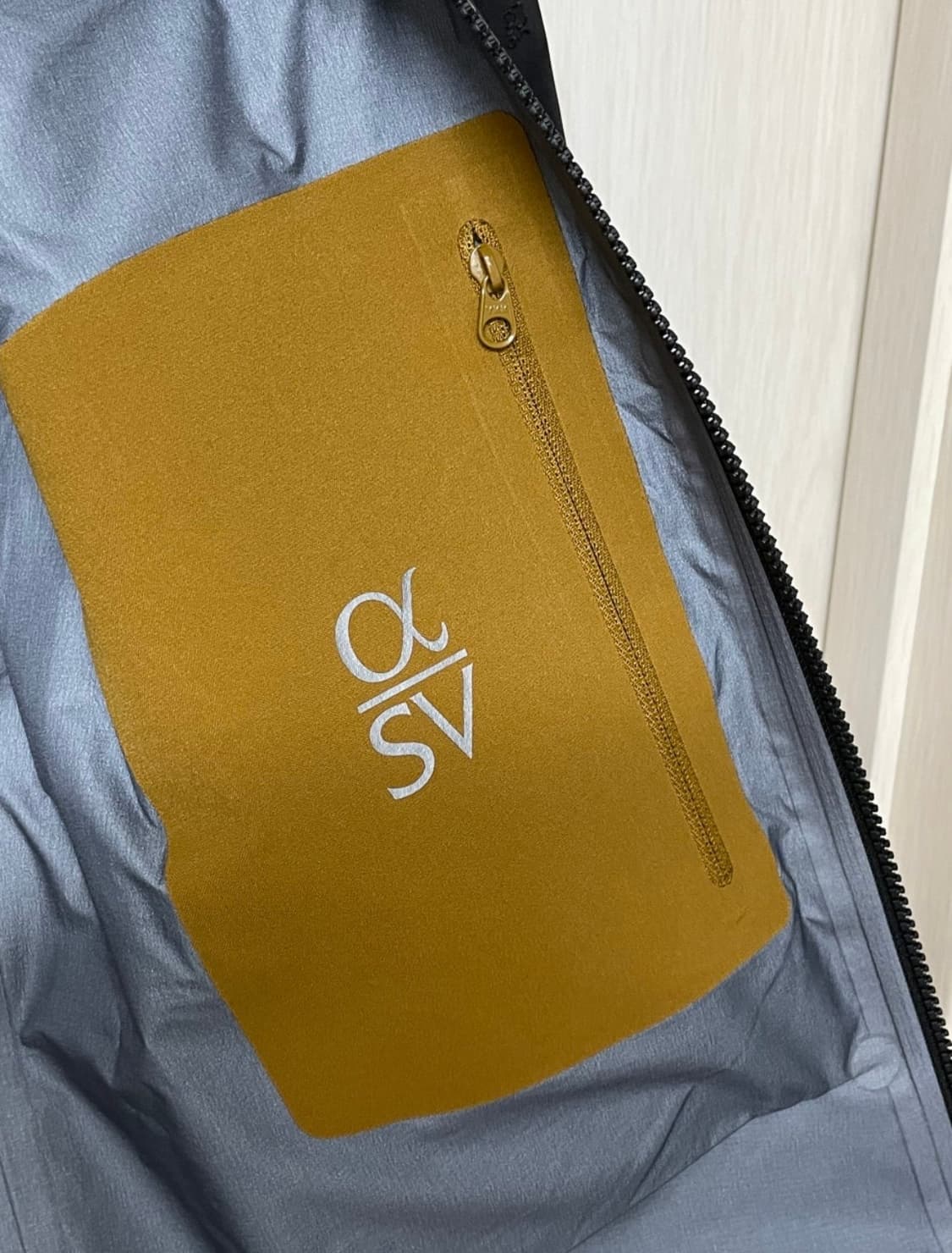 아크테릭스 알파 sv 24k 블랙 [M] 상품이미지2