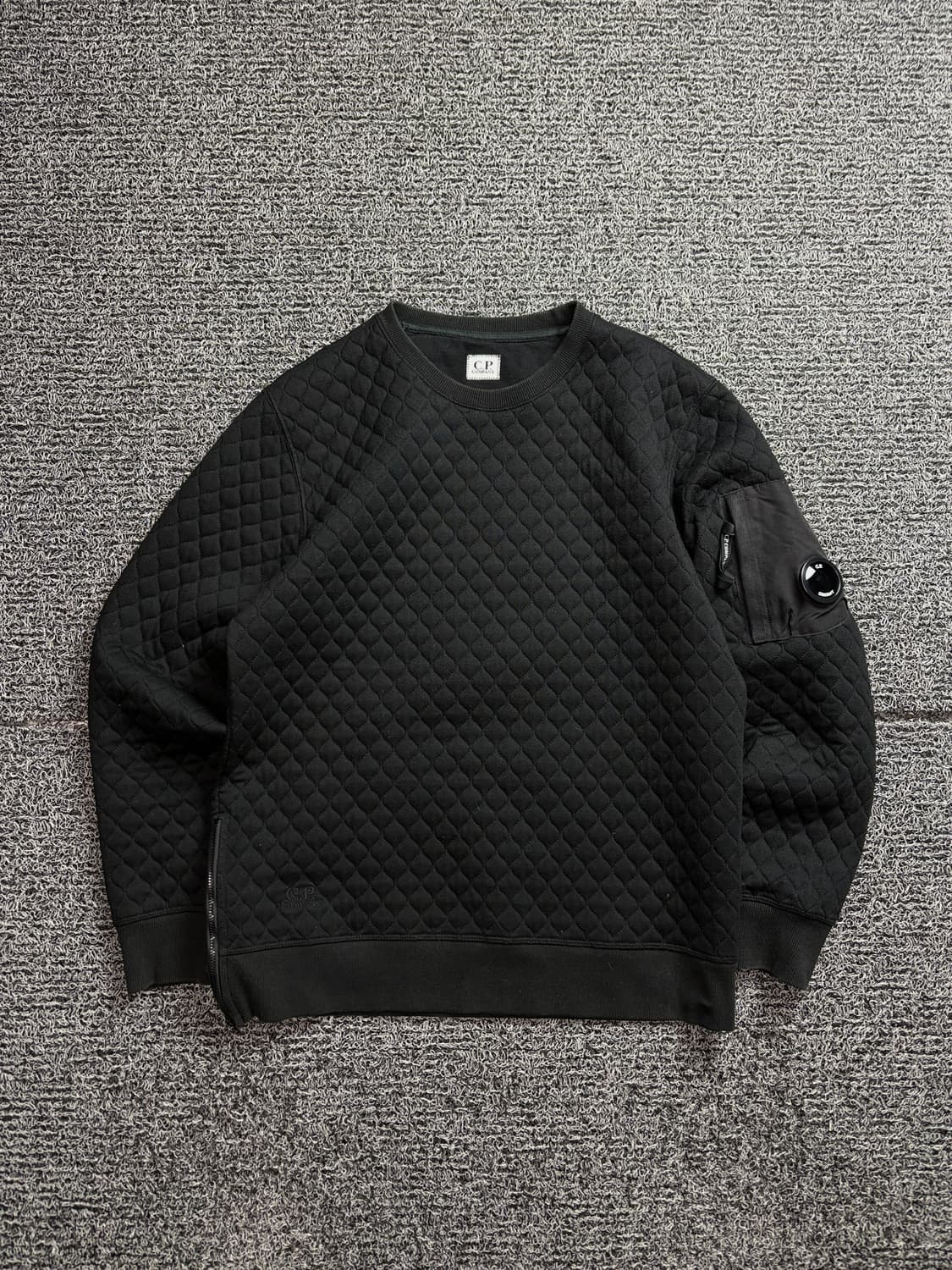 CP컴퍼니 퀼팅 렌즈패치포켓 크루넥 맨투맨 2345 상품이미지2