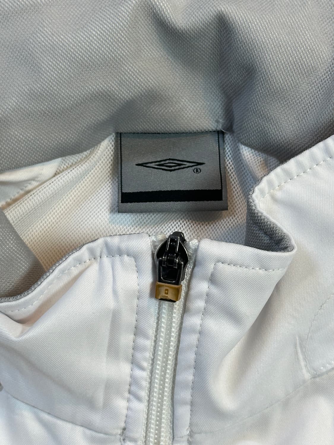 엄브로 UMBRO 올드스쿨 스몰로고 바람막이 자켓 화이트 상품이미지6