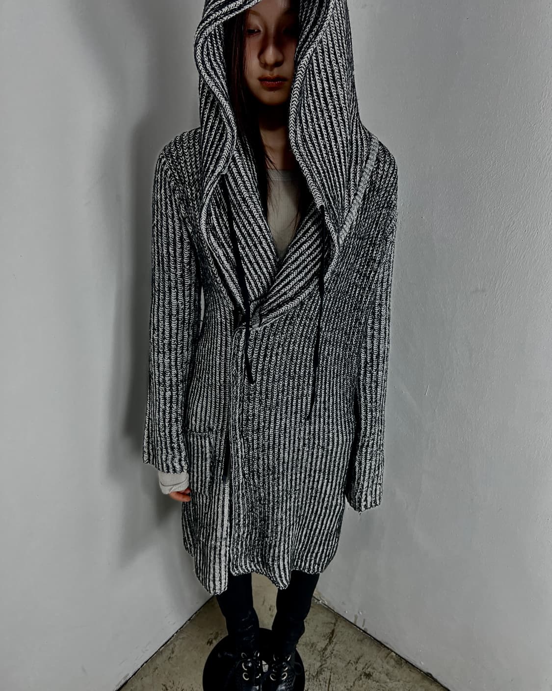 시바라이즈 (CIVARIZE) 비대칭 더블 집업 스트라이프 니트 코트 상품이미지1
