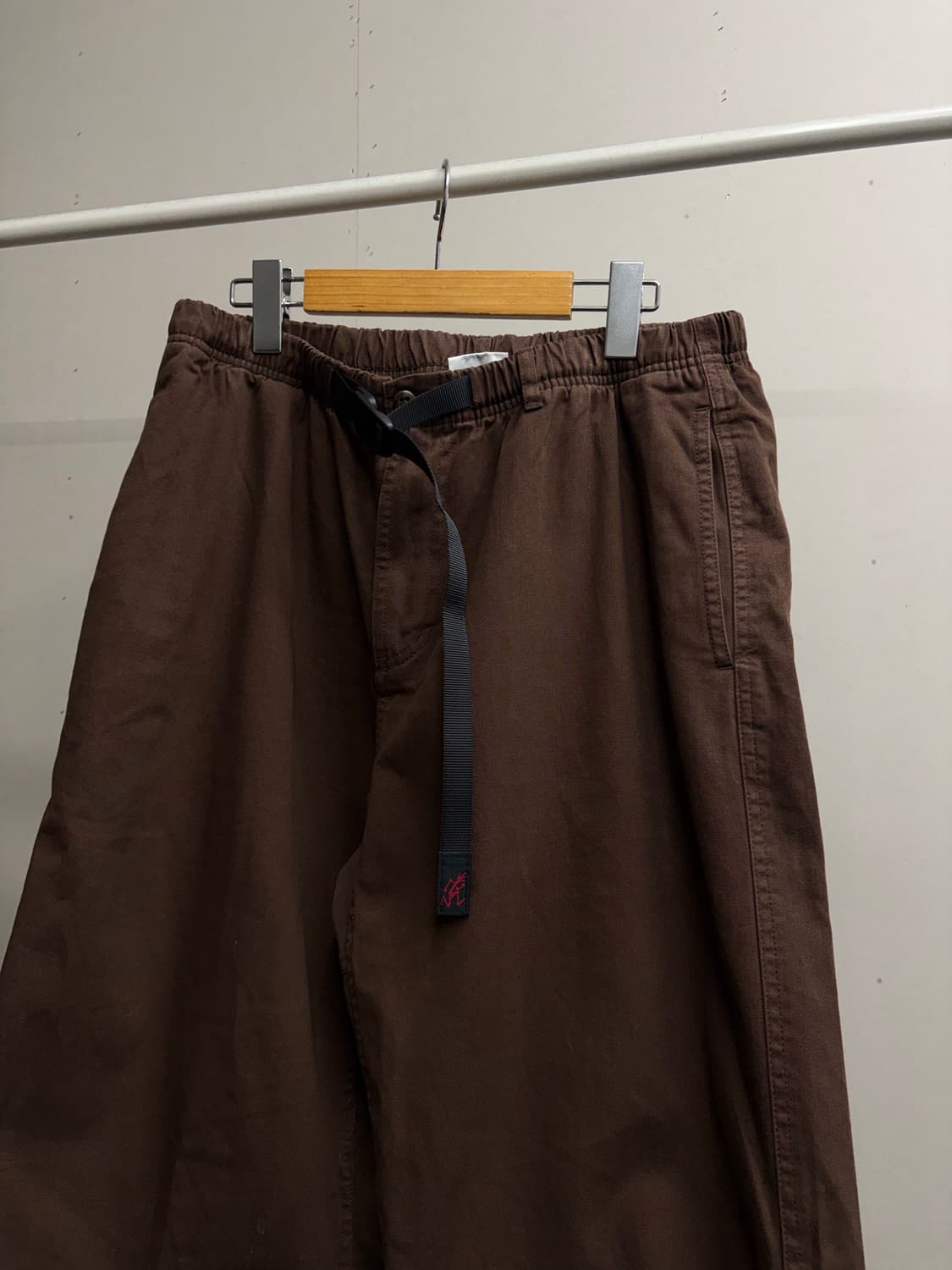 그라미치 브라운 팬츠 상품이미지1