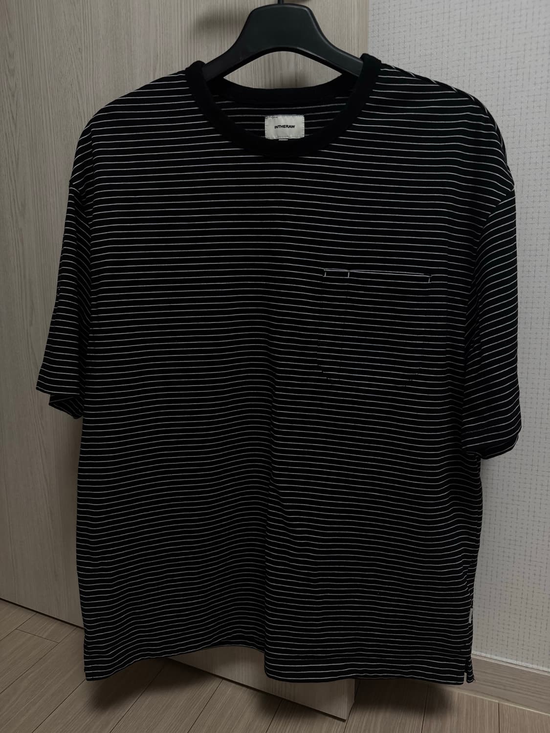 인더로우 티셔츠 블랙  상품이미지1